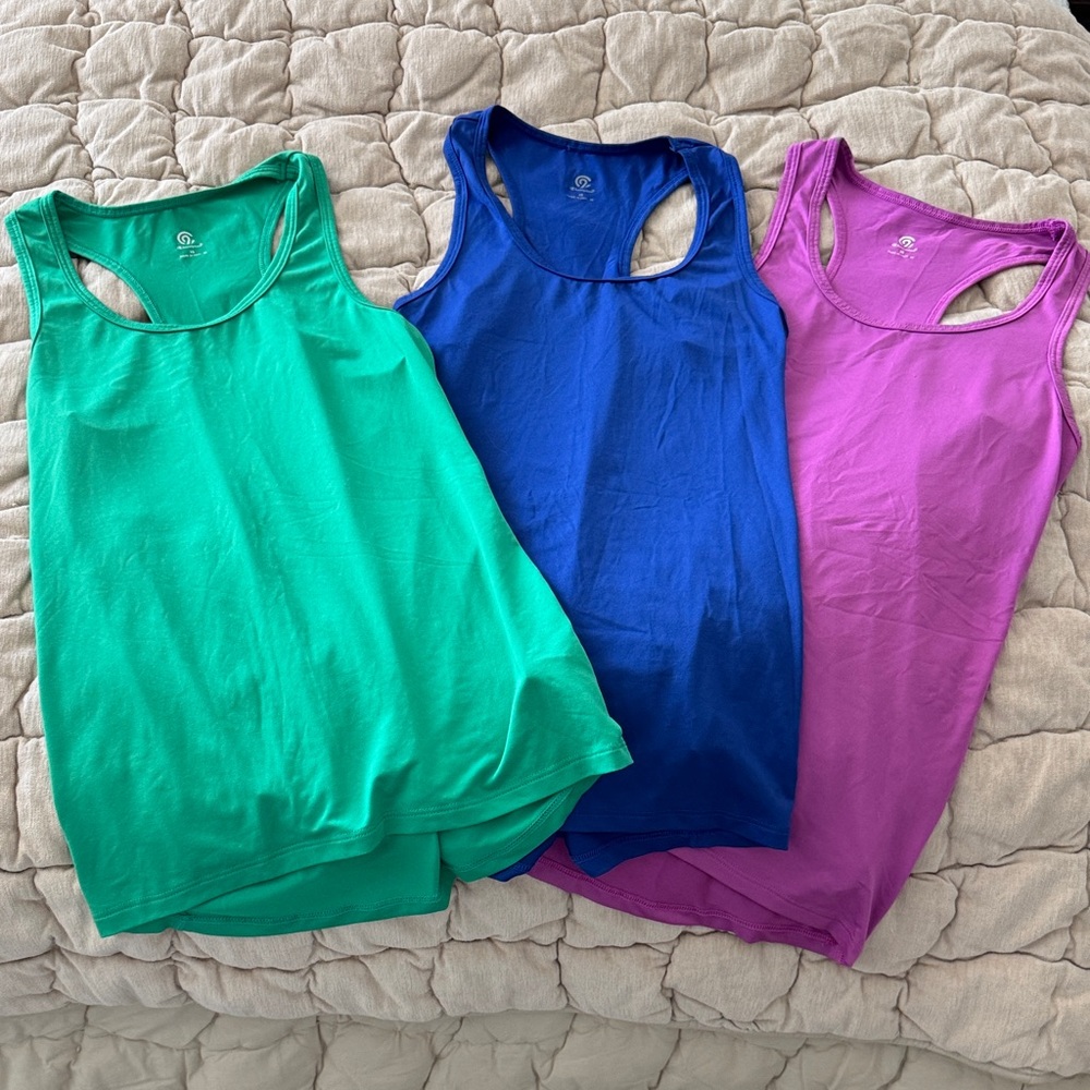 Women’s tank tops (set)